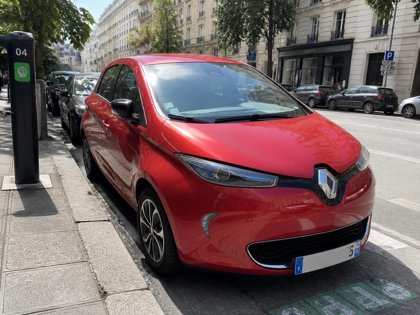 découvrez nos conseils pour acheter une petite voiture électrique d'occasion et trouver les meilleures affaires en toute confiance.
