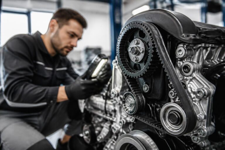 découvrez tout ce qu'il faut savoir sur la courroie de voiture : son fonctionnement, son importance et comment l'entretenir pour garantir la performance de votre véhicule.